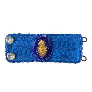 Pulsera ancha bordada azulada