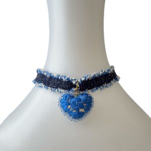 Choker corazón bordado azul