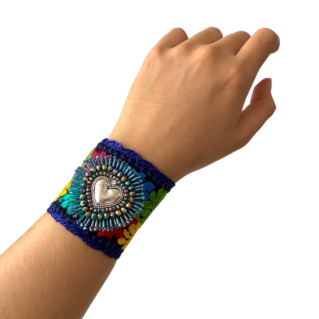 Pulsera ancha bordada azul multicolor - Imagen 2