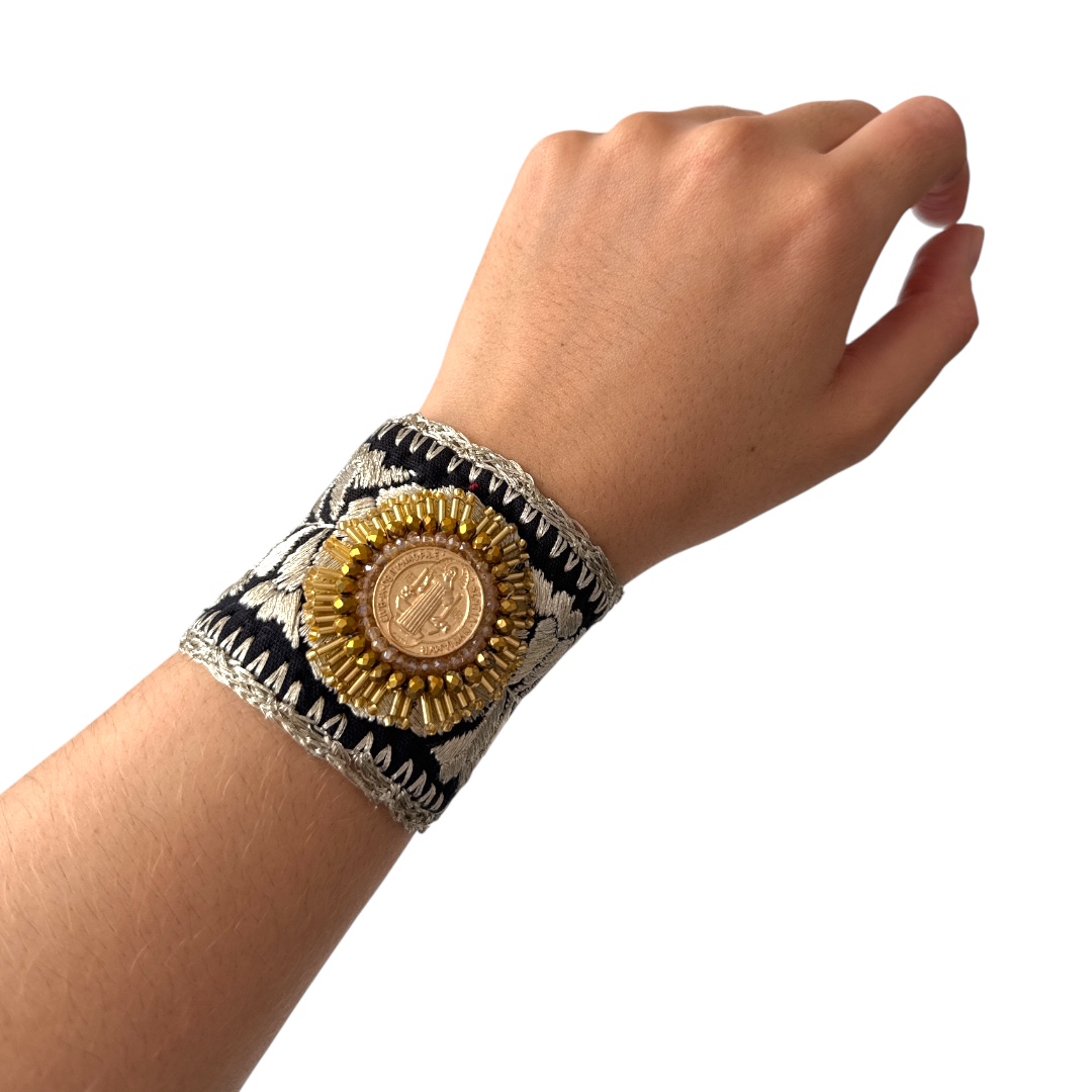 Pulsera ancha bordada contraste - Imagen 2
