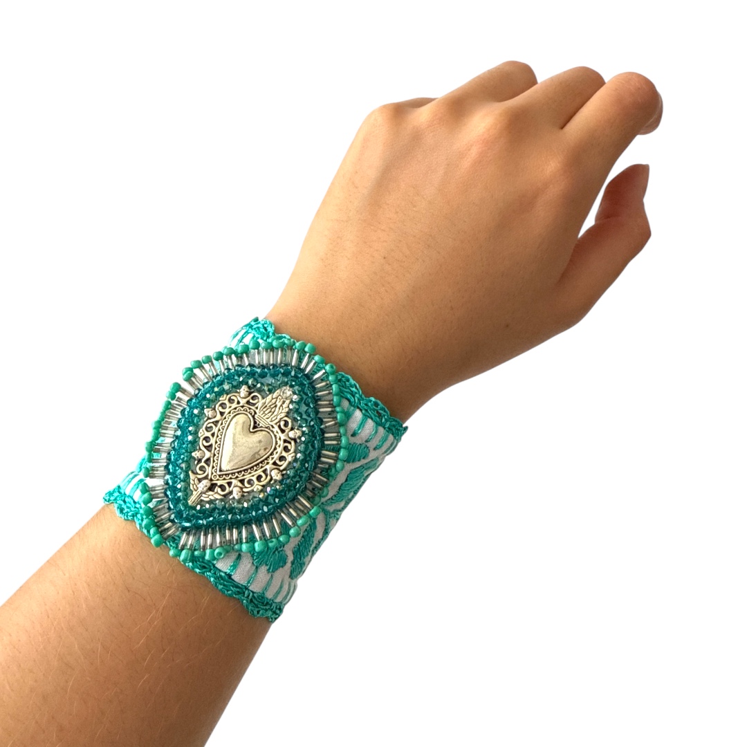 Pulsera ancha bordada celeste - Imagen 2